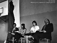 1974-08  Rok 1974  Jawor, sala gimnastyczna przy Liceum Ogólnokształcącym w Jaworze, ul. Kościuszki  Turniej skoków na trampolinie
