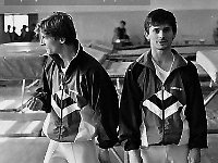 1992-50  25-26 kwietnia 1992  Jawor, hala sportowa, ul. Chrobrego  Puchar Polski w Skokach na Trampolinie    Od lewej stoją: Marek Haczkiewicz i Sławomir Miłoń - zawodnicy MKS "Victoria" Jawor