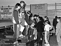 1992-66  25-26 kwietnia 1992  Jawor, hala sportowa, ul. Chrobrego  Puchar Polski w Skokach na Trampolinie    Na podium od lewej stoją: Sławomir Miłoń, Marek Haczkiewicz, (...) - zawodnicy MKS "Victoria" Jawor