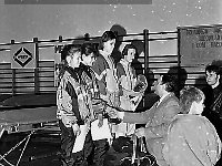 1992-69  25-26 kwietnia 1992  Jawor, hala sportowa, ul. Chrobrego  Puchar Polski w Skokach na Trampolinie    Nagrody wręcza: Piotr Biegaj - trener MKS "Victoria" Jawor