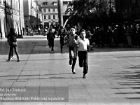 1987-17  Rok 1987  Jawor, Rynek   Biegi szkolne    W tle północno-wschodni fragment rynku i ulica Bieruta (obecnie Staromiejska)