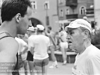 1995-18  11 czerwcwa  1995  Jawor, Rynek  I Półmaraton Jaworski o Puchar Burmistrza Jawora    Po prawej: Stefan Mielczarek