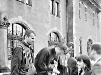 1995-48  11 czerwcwa  1995  Jawor, Rynek  I Półmaraton Jaworski o Puchar Burmistrza Jawora    Na podium od lewej: Norbert Smuda, Dariusz Jurkowski. Ryszard Tarłowski  W tle widoczny ratusz