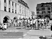 1996-24  8 czerwca 1996  Jawor, Rynek  II Półmaraton Jaworski o Puchar Burmistrza Jawora    W tle północno-zachodni fragment rynku i ulica Kościelna