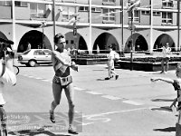 1996-44  8 czerwca 1996  Jawor, Rynek  II Półmaraton Jaworski o Puchar Burmistrza Jawora    W tle fragment zachodniej części pierzei północnej