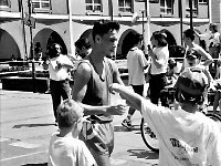 1996-50  8 czerwca 1996  Jawor, Rynek  II Półmaraton Jaworski o Puchar Burmistrza Jawora    W tle fragment zachodniej części pierzei północnej