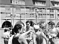 1996-67  8 czerwca 1996  Jawor, Rynek  II Półmaraton Jaworski o Puchar Burmistrza Jawora    W tle fragment zachodniej części pierzei północnej
