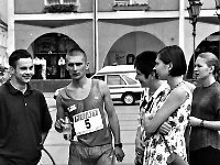 1999-02  6 czerwca 1999   Jawor, Rynek  Dni Jawora, V Półmaraton Jaworski o Puchar Burmistrza Jawora    W tle widoczna zachodnia część pierzei północnej