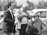1987-70  6 czerwca 1987 r.  Stary Jawor. Łąki przy Nysie Szalonej  Zawody modeli latających    Na zdjęciu z lewej Stanisław Dziak i Jan Białek