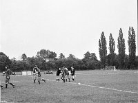 1977-04  28 sierpnia 1977  Jawor, ul. Parkowa 8, stadion miejski  Mecz ligowy Kuźnia Jawor, Górnik Złotoryja      Wynik meczu 3:1 dla Kużni Jawor. Bramki dla jaworzan strzelili Janusz Rybicki, Zbigniew Lechowicz, Zygmunt Gołębiowski.Od lewej Szymon Majka, Janusz Rybicki, Ryszard Huber, Władysław Ciołka (5) kapitan zespołu