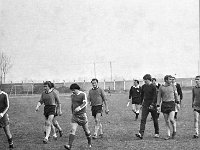 1979-20  1979/1980  Jawor, ul. Parkowa 8, stadion miejski  Mecz ligowy Kuźni Jawor      Zawodnicy Kuźni Jawor w ciemnych spodenkach. Od lewej Zygfryd Borkowski, Marek Nieć, Marek Grzęda ( ciemny strój), Henryk Dulik, Andrzej Skowron
