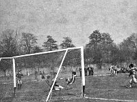 1979-24  1979/1980  Jawor, ul. Parkowa 8, stadion miejski  Mecz ligowy Kuźni Jawor      Zawodnicy Kuźni Jawor w ciemnych spodenkach.
