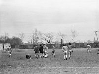 1979-26  1979/1980  Jawor, ul. Parkowa 8, stadion miejski  Mecz ligowy Kuźni Jawor      Zawodnicy Kuźni Jawor w ciemnych spodenkach. Henryk Dulik (6) tyłem, Marek Nieć