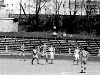 1981-03  1981  Bolesławiec, ul. Spóldzielcza 2  Mecz Kużni/Jaworzanki z Budowlanym Klubem Sportowym Boles?awiec      Mecz Kuźni/Jaworzanki z BKS-em  w sezonie 1980/1981.Piłkarze z Jawora wywalczyli historyczny awans do III ligi. Obie drużyny solidarnie wtedy wygrały na boiskach rywali po 1:0.