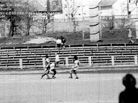 1981-04  1981  Bolesławiec, ul. Spóldzielcza 2  Mecz Kużni/Jaworzanki z Budowlanym Klubem Sportowym Boles?awiec      Mecz Kuźni/Jaworzanki z BKS-em  w sezonie 1980/1981.Piłkarze z Jawora wywalczyli historyczny awans do III ligi. Obie drużyny solidarnie wtedy wygrały na boiskach rywali po 1:0.