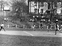 1981-17  1981  Bolesławiec, ul. Spóldzielcza 2  Mecz Kużni/Jaworzanki z Budowlanym Klubem Sportowym Boles?awiec      Mecz Kuźni/Jaworzanki z BKS-em  w sezonie 1980/1981.Piłkarze z Jawora wywalczyli historyczny awans do III ligi. Obie drużyny solidarnie wtedy wygrały na boiskach rywali po 1:0.