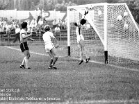 1981-02  1981  Jawor, ul. Parkowa 8, stadion miejski  Mecz Kuźni Jawor i Gryfa Gryfów Śląski      W sezonie 1981/1982 Kuźnia i Gryf spotkały się w Pucharze Polski na szczeblu centralnym. Na Stadionie Miejskim w Jaworze obie drużyny stworzyły zacięte widowisko. Po dogrywce wygrali jaworzanie 6:4