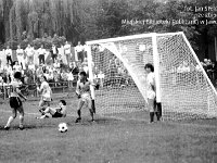 1981-09  1981  Jawor, ul. Parkowa 8, stadion miejski  Mecz Kuźni Jawor i Gryfa Gryfów Śląski      W sezonie 1981/1982 Kuźnia i Gryf spotkały się w Pucharze Polski na szczeblu centralnym. Na Stadionie Miejskim w Jaworze obie drużyny stworzyły zacięte widowisko. Po dogrywce wygrali jaworzanie 6:4