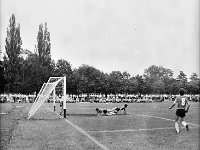 1981-12  05 lipca 1981  Jawor, ul.Parkowa 8, stadion miejski  Mecz Kużnia Jawor z Grunwaldem Halemba (Ruda Śląska)      Kużnia Jawor 5-go lipca 1981 roku, po barażach z Grunwaldem Halemba (Ruda Śląska), wywalczyła drugi w historii awans do III ligi