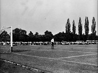 1981-22  05 lipca 1981  Jawor, ul.Parkowa 8, stadion miejski  Mecz Kużnia Jawor z Grunwaldem Halemba (Ruda Śląska)      Kużnia Jawor 5-go lipca 1981 roku, po barażach z Grunwaldem Halemba (Ruda Śląska), wywalczyła drugi w historii awans do III ligi