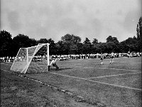 1981-27  05 lipca 1981  Jawor, ul.Parkowa 8, stadion miejski  Mecz Kużnia Jawor z Grunwaldem Halemba (Ruda Śląska)      Kużnia Jawor 5-go lipca 1981 roku, po barażach z Grunwaldem Halemba (Ruda Śląska), wywalczyła drugi w historii awans do III ligi