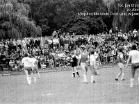 1981-04  19 sierpnia 1981  Jawor, ul. Parkowa 8, stadion miejski  Mecz Kużnia Jawor, Lechia Piechowice    Historyczny debiut w III lidze przypadł na środę 19 sierpnia. Przed własna publicznością podejmowaliśmy Lechię Piechowice. Do przerwy było 1:1, gola dla Kuźni strzelił Janusz Rybicki. Po przerwie tylko jedno trafienie dla Lechii.