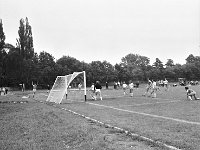 1981-13  19 sierpnia 1981  Jawor, ul. Parkowa 8, stadion miejski  Mecz Kużnia Jawor, Lechia Piechowice    Historyczny debiut w III lidze przypadł na środę 19 sierpnia. Przed własna publicznością podejmowaliśmy Lechię Piechowice. Do przerwy było 1:1, gola dla Kuźni strzelił Janusz Rybicki. Po przerwie tylko jedno trafienie dla Lechii.