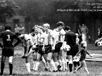 1981-01  1981  Jawor, Parkowa 8, stadion miejski  Mecz  Kuźni Jawor z Zagłebiem Wałbrzych    Pucharowy( Puchar Polski) mecz Kuźnia Jawor Zagłębie Wałbrzych. Zawodnicy Kuźni w ciemnych spodenkach. Kuźnia Jawor od lewej widoczni  trzeci Bogdan Szeliga, Andrzej Skowron, Zbigniew Lechowicz, Henryk Dulik, Krzysztof Wodecki.