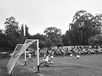 1983-06  1983  Jawor, ul.Parkowa 8, stadion miejski  Mecz Kuźnia Jawor, Pafawag Wrocław      Zawodnicy Kuźni Jawor w jasnych spodenkach.