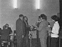 1983-05  1993  Jawor, Klub Technika  Klub sportowy Kuźnia      Spotkanie po awanie do III ligii.   W połowie lat 70 ówczesny dyrektor Zakładów Kuźienniczych Aleksander Pruszkowski przejął klub sportowy Jaworzanka, który przyjął nazwę Kużnia Od lewej  (..), Adamski, Tadeusz Pohorodecki trener, Marian Boruń, Stanisław Kołodziejczyk, Irena Pompa