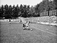 1983-27  1983  Lubin, stadion górniczy  IV liga mecz Zagłębie II Lubin, Kuźnia Jawor       Mecz wygrany dla Kuźni Jawor. Wynik 4:1.  Od lewej Zygfryd Borkowski, w bramce Henryk kasprzak, Zbigniew Biela zawodnicy Kużni w jasnych spodenkach. Przy pilce Bogdan Sokołowski zawodnik Zagłębia.