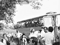 1983-39  1983  Lubin, stadion górniczy  IV liga mecz Zagłębie II Lubin, Kuźnia Jawor     Mecz wygrany dla Kuźni Jawor. Wynik 4:1  Powrót z meczu. Na zdjęciu od lewej Zygfryd Borkowski, Marek Nieć, Marian Boruń, Leszek Stępień, (..), (..), Janusz Rybicki, tyłem Michał Lenkiewicz