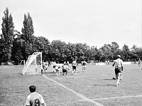 1986-87 12  1986/1987  Jawor, ul. Parkowa 8, stadion miejski  Mecz  Kuźni Jawor w III lidze      Zawodnicy Kużni Jawor w jasnych spodenkach.