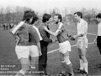 1988-05  1988  Jawor, Parkowa 8, stadion miejski  Mecz III ligowy Kuźni Jawor z Chrobrym Głogów      Poźegnanie Michała Lenkiewicza  W centrum Michał Lenkiewicz i Marek Nieć