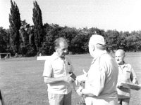 1993-09  14 sierpnia 1993  Jawor, Parkowa 8, stadion miejski  Mecz Kuźnia Jawor Polonia Świdnica      Wynik meczu 0:0. Od prawej Jan Walczyński, Mieczysław Kłodziński tyłem, (..).