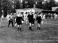 1993-03  1993  Jawor, ul. Parkowa 8, stadion miejski  Mecz harytatywny Kuźnia Jawor, Zagłębie Lubin      Od lewej Sasza Ilicz, Henryk Kasprzak, Ireneusz Skulski
