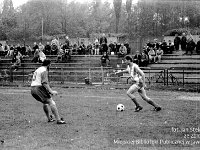 1993-16  1993  Jawor, ul. Parkowa 8, stadion miejski  Mecz harytatywny Kuźnia Jawor, Zagłębie Lubin      Od lewej Marek Nieć