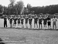 1994-03  1994  Jwor, Parkowa 8, stadion miejski  II Międzynarodowy Turniej Piłkarski o puchar  Burmistrza m. Jawora i Ziemi Jaworsko-Bolkowskiej    Turniej zawodników do lat 18. W rozgrywkach zaplanowano udział zawodników z Francji(A.S. Maroeuill), Czech ( reprezentacja okręgu Nachod), Chrobry Głogów, Amico Lubin, Ślęza Wrocław, reprezentacja juniorów byłego powiatu jaworsjiegooraz gospodarze Kuźnia ŚJawor. Wygrali juniorzy klasy międzyokręgowej jaworskiej Kużni pod wodzą trenera Zbigniewa Bieli. Od lewej Zbigniew Biela, Andrzej Paździor, Piotr Malek, Mariusz Bajek,
