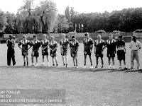 1994-07  1994  Jwor, Parkowa 8, stadion miejski  II Międzynarodowy Turniej Piłkarski o puchar  Burmistrza m. Jawora i Ziemi Jaworsko-Bolkowskiej    Turniej zawodników do lat 18. W rozgrywkach zaplanowano udział zawodników z Francji(A.S. Maroeuill), Czech ( reprezentacja okręgu Nachod), Chrobry Głogów, Amico Lubin, Ślęza Wrocław, reprezentacja juniorów byłego powiatu jaworsjiegooraz gospodarze Kuźnia ŚJawor. Wygrali juniorzy klasy międzyokręgowej jaworskiej Kużni pod wodzą trenera Zbigniewa Bieli.  Pierwszy z lewej, Andrzej Paździor, Piotr Małek, Kamil Karczewski, Stanisław Pokorny, Mariusz Bajek, Paweł Satwiarski, Rafał Majka, Damian Samborski, Stanisław Tymofiejczyk, Radek Zysnarski.Jerzy Stańczak kierownik druzyny.