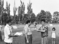 1994-55  1994  Jwor, Parkowa 8, stadion miejski  II Międzynarodowy Turniej Piłkarski o puchar  Burmistrza m. Jawora i Ziemi Jaworsko-Bolkowskiej    Turniej zawodników do lat 18. W rozgrywkach zaplanowano udział zawodników z Francji(A.S. Maroeuill), Czech ( reprezentacja okręgu Nachod), Chrobry Głogów, Amico Lubin, Ślęza Wrocław, reprezentacja juniorów byłego powiatu jaworsjiegooraz gospodarze Kuźnia ŚJawor. Wygrali juniorzy klasy międzyokręgowej jaworskiej Kużni pod wodzą trenera Zbigniewa Bieli.  Od lewej Stanisław Gierasimowicz, Zdzisław Rojowski,