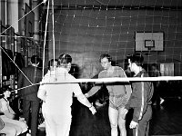 1985-03  maj ?1985 r.  Jawor, ul. Kościuszki 8.  I liceum Ogólnokształcące im. Księcia Bolka I   Klub Sportowy "Transportowiec" przy OZTi MD w Jaworze.          Jeden z meczów  jaworskiego turnieju eliminacyjnego do ligi makroregionu dolnośląskiego. W centrum zdjęcia przodem Andrzej Mach zawodnik Transportowca.