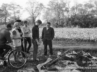 1971-07  1971  Grzegorzów, strzelnica Ligii Ochrony Kraju  Zawody strzeleckie      Na rowerze z lewej Miroslaw Olichwer.