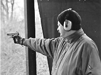 1996-09  30 marca 1996 r.  Grzegorzów. Strzelnica Ligi Obrony Kraju  Zawody strzeleckie Wiosna 96        Bogusław Węgiel burmistrz miasta Jawor