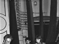 1972-09  1972  Jawor, Teatr Miejski, foyer  Zespól baletowy z Powiatowego Domu Kultury    Na zdjęciu pierwszy z lewej  Alfons Wanoth baletmistrz z Wrocławia.