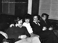 1976-03  1976 r  Jawor, Teatr Miejski  Dziecięcy i Młodzieżowy Zespół Taneczny, instruktor Maryla Skiślewicz.    Próba zespołu tanecznego  Od lewej Józef Noworól, Maryla Skiślewicz, Bogdan Pittner, (..)