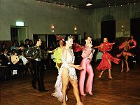 1986-03  1988 ?  Jawor, ulica Piastowska 2. Klub Relaks  Pokazy mistrzów.    Iwona Szymanska-Pawłowicz i Arkadiusz Pawłowicz - Mistrzowie Polski