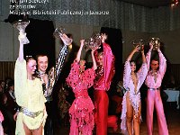 1986-09  1988 ?  Jawor, ulica Piastowska 2. Klub Relaks  Pokazy mistrzów.    Na zdjęciu od lewej : Anna Jakubowska, Wojciech Jakubowski  (Wrocław),  Roman Chraczyński i Małgorzata Chraczyńska (Wrocław)-Mistrzowie Polski w Klasie Standart 1988, Iwona Szymańska-Pawłowicz i Arkadiusz Pawłowicz (Olsztyn)- Mistrzowie Polski