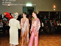 1986-11  1988 ?  Jawor, ulica Piastowska 2. Klub Relaks  Pokazy mistrzów.    Iwona Szymanska-Pawłowicz i Arkadiusz Pawłowicz - Mistrzowie Polski