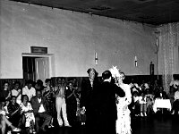 1986-21  1986  Jawor, ulica Piastowska 2. Klub Relaks  Turniej Tańca Towarzyskiego    Roman Charczyński, Małgorzata Charczyńska (Zygadło), tyłem Zbigniew Zasada