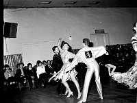 1986-23  12 lutego1986 r.  Jawor, ulica Piastowska 2. Klub Relaks  Turniej Tańca Towarzyskiego o Puchar Wyzwolenia. Turniej zorganizowano w ramach Dni Jawora.    Na zdjęciu Iwona Szymańska-Pavlović i Arkadiusz Pavlović - Mistrzowie Polski